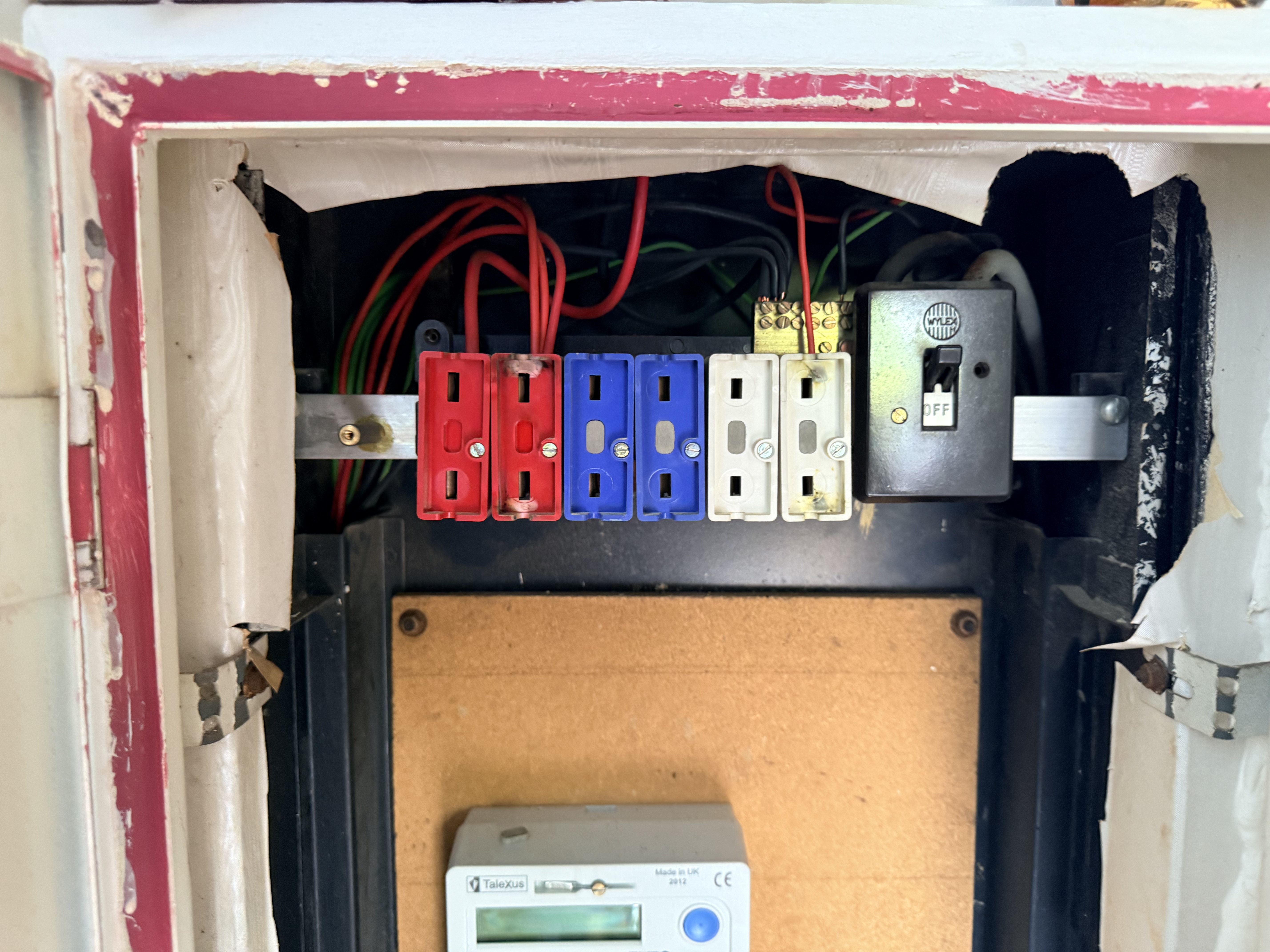 Old ceramic rewireable fuse board with no RCD protection — example of C1 EICR fail, MN Electrical London electrician
